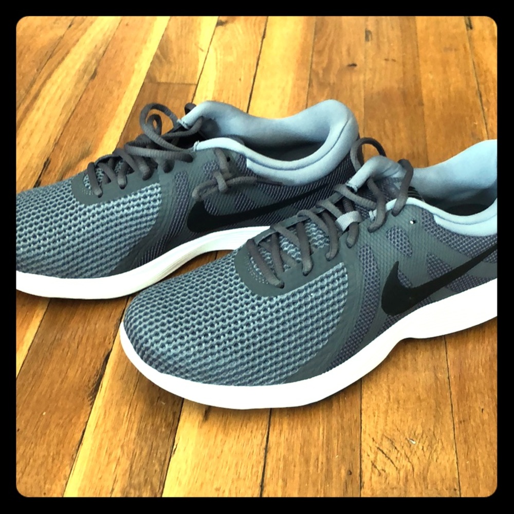 Nike Revolution 4 Men’s Running Sneakers - wide